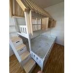 Łóżko piętrowe z dachem