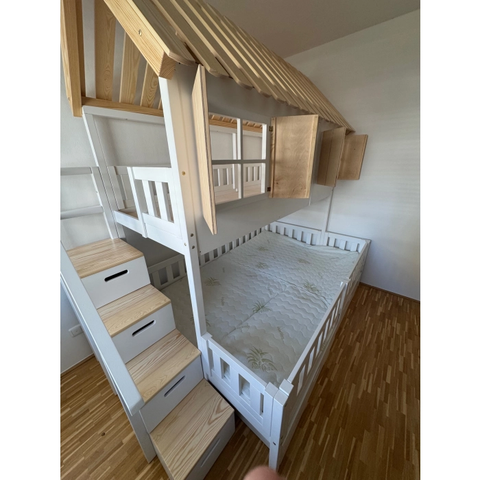 Łóżko piętrowe z dachem