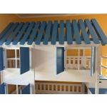 Łóżo piętrowe z ścianką zabezpieczającą