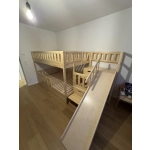 łóżko z ślizgawką