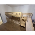 łóżko ze schodami i ślizgawką