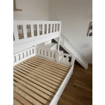 Łóżko piętrowe z schodami i ślizgawką