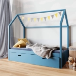 niebieskie łóżeczko domek z szufladami bez barierek
