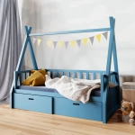 niebieskie łóżko tipi z szufladami