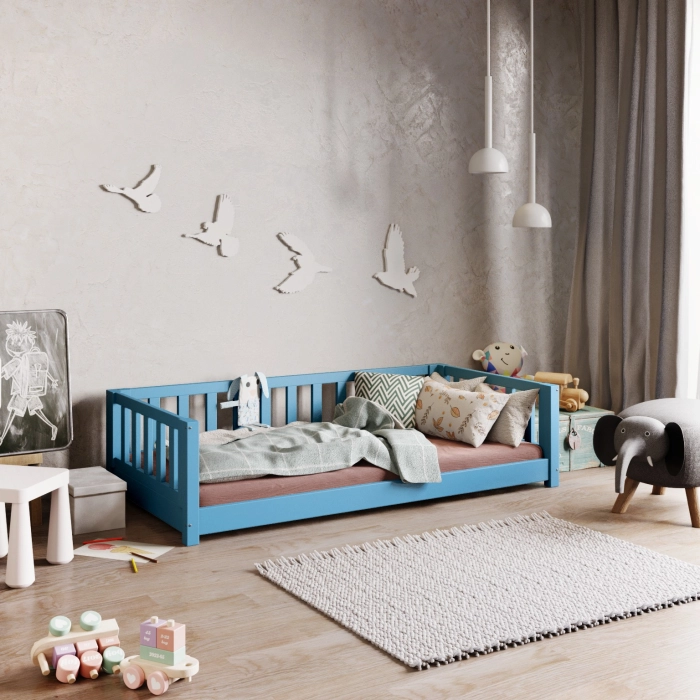 Niskie łóżeczko dziecięce z barierkami