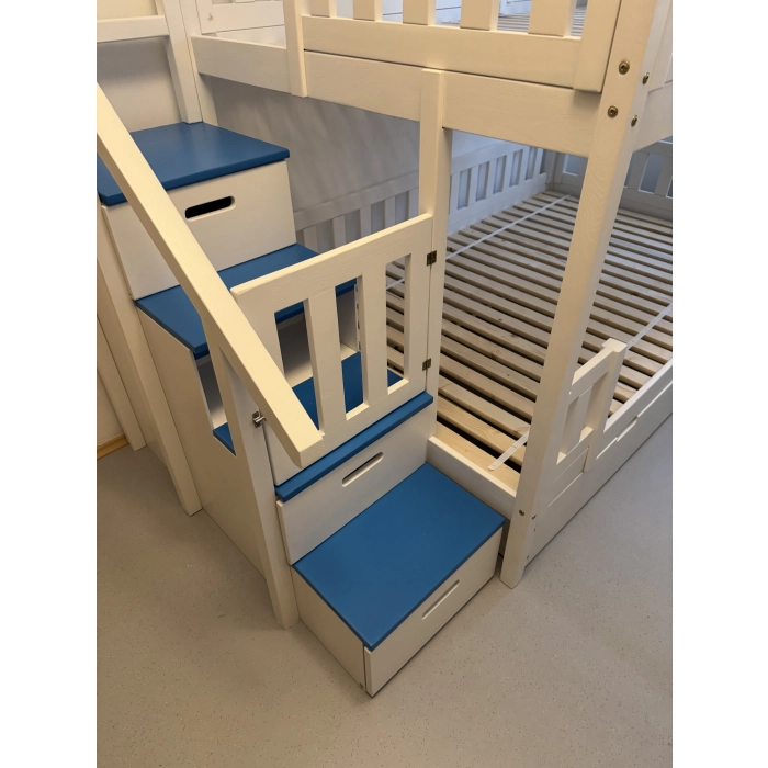 Łóżko ze schodami dla chłopców