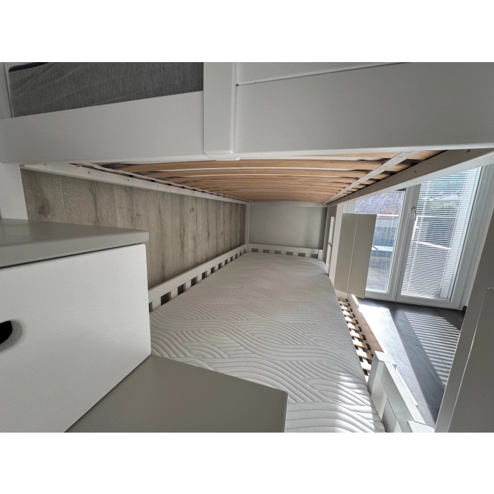 Łóżko piętrowe ze schodami Katowice – wygodne wejście i stabilna konstrukcja