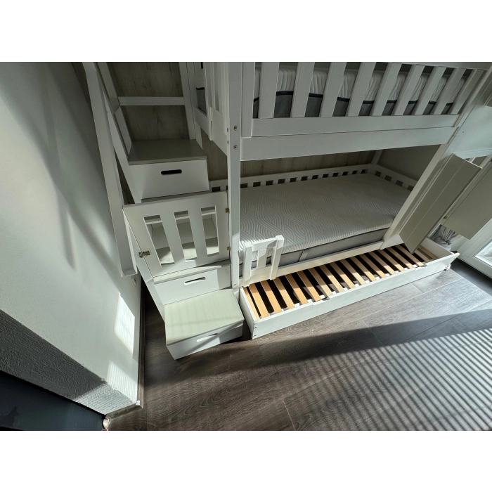 Łóżko piętrowe ze schodami Katowice w nowoczesnej aranżacji wnętrza
