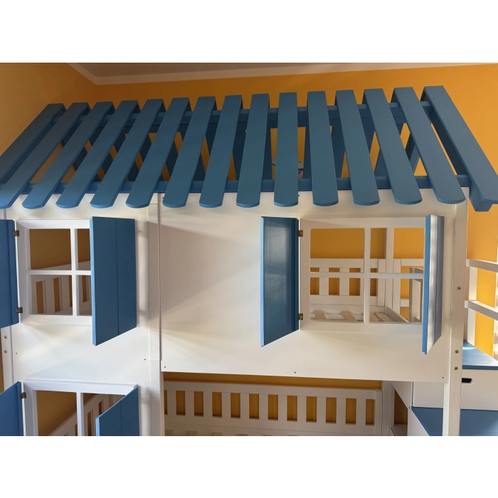 Łóżo piętrowe z ścianką zabezpieczającą