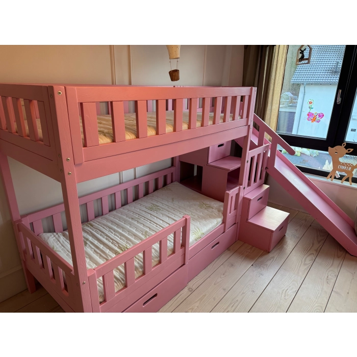 Łóżko piętrowe ze schodami i ślizgawką