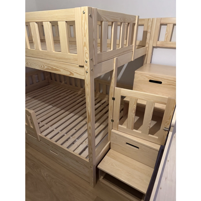 duże łóżko piętrowe