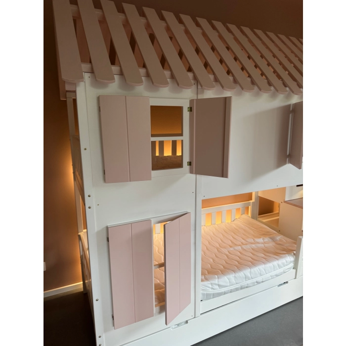 Łóżko z zabezpieczeniem